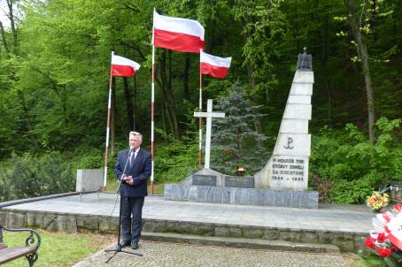 Uroczysto przed Pomnikiem Ofiar II Wojny wiatowej w egocinie - 09.05.2016 r.