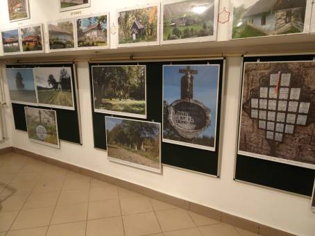Wystawa fotograficzna "Cmentarze zolnierskie ...." - 02.08.2019 r.