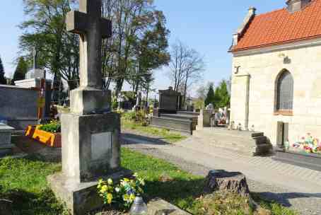 Grób Artura Dumnickiego na cmentarzu parafialnmym w Żegocinie.