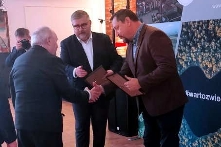 weekend2025podz-03.jpg (30893 bytes)