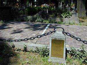 Pomnik ofiar rabacji na tarnowskim cmentarzu.